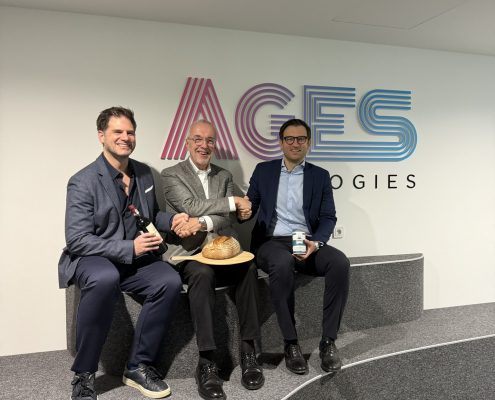 Übergabe von Brot und Salz an AGES durch Reinhard Müller